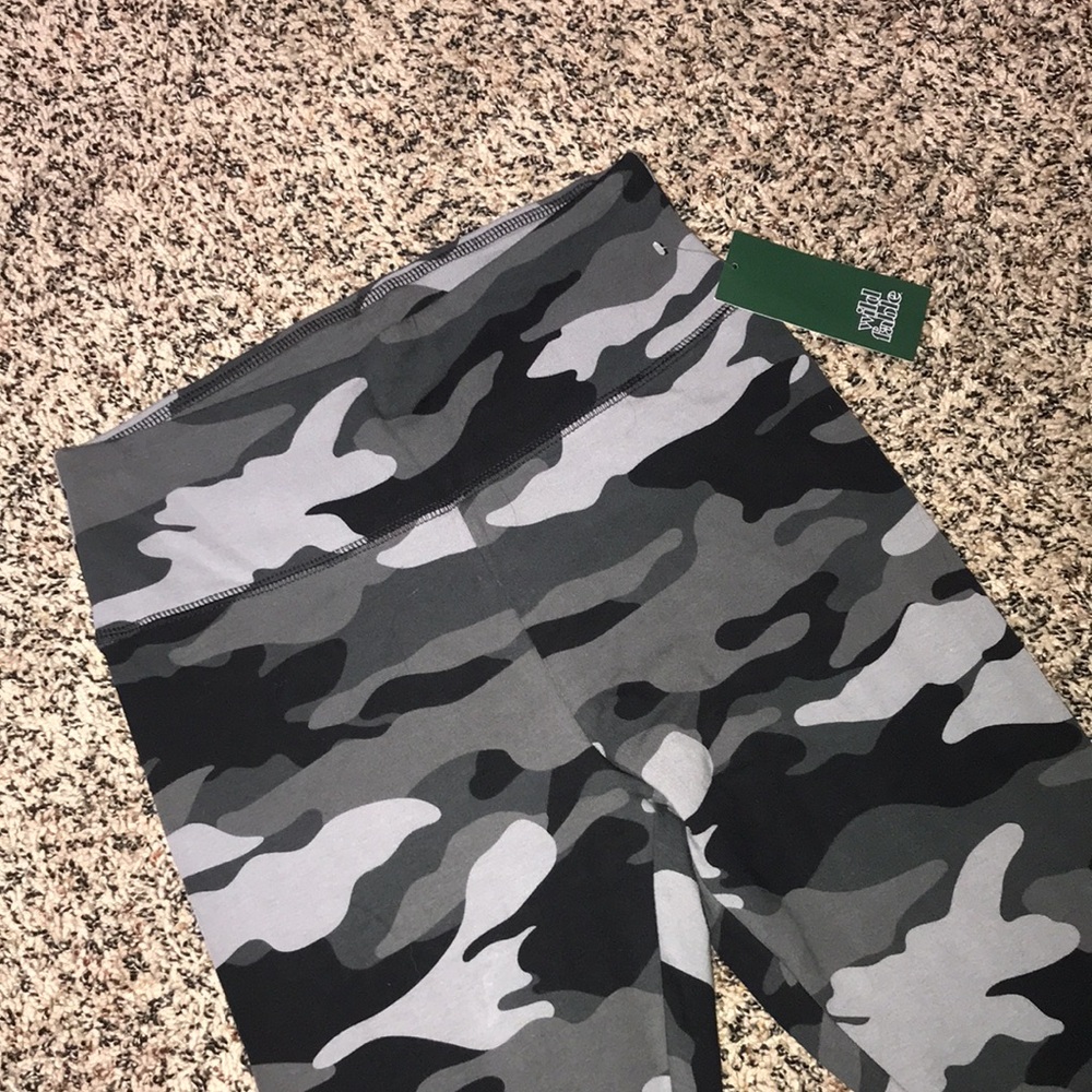 Wild Fable Gray Black Camouflage High-Waisted Full Length Leggings | NWT - Picture 5 of 7